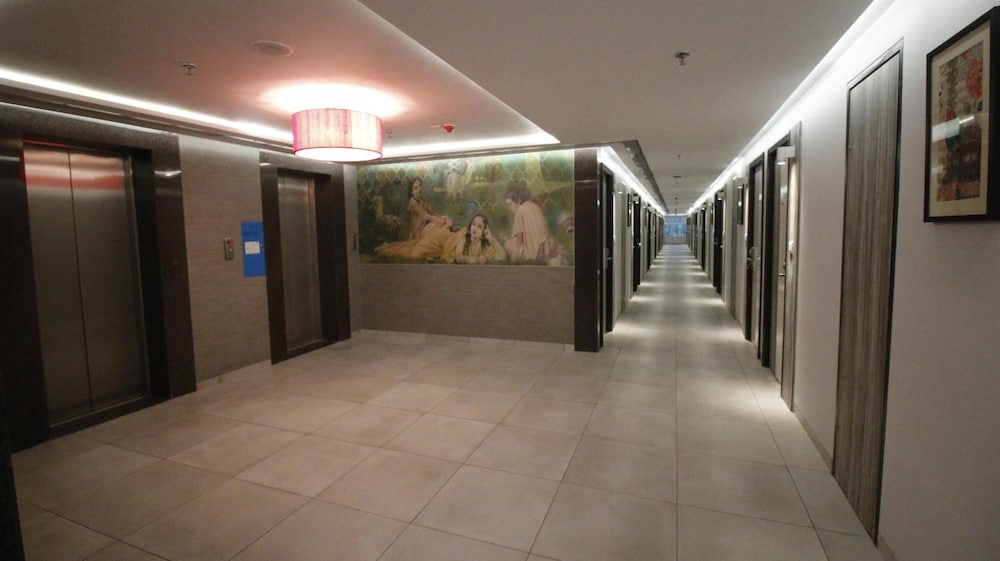 Lobby at 7 Apple Hotel, VADODARA