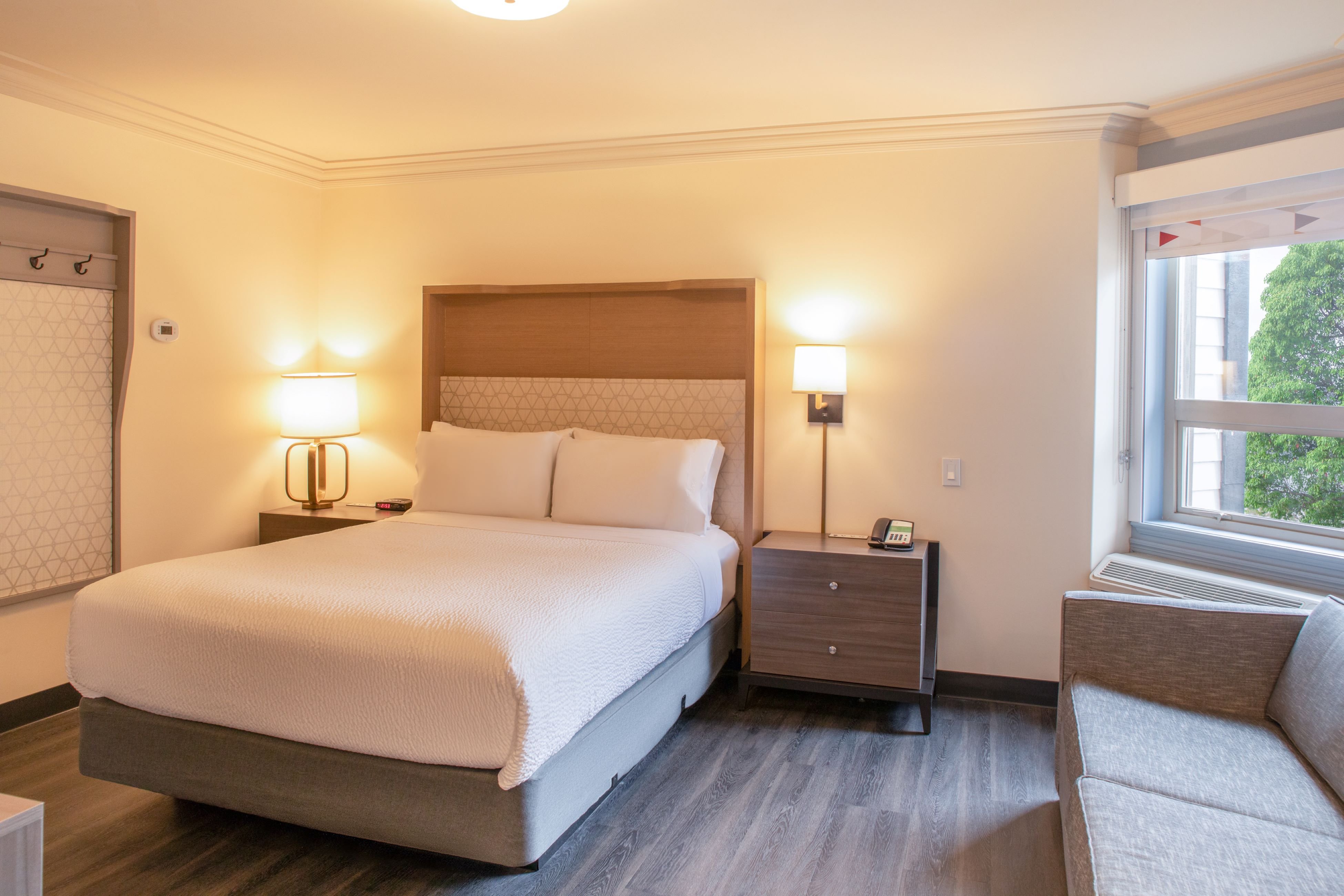Elk Lake Inn Suites Victoria 27/81