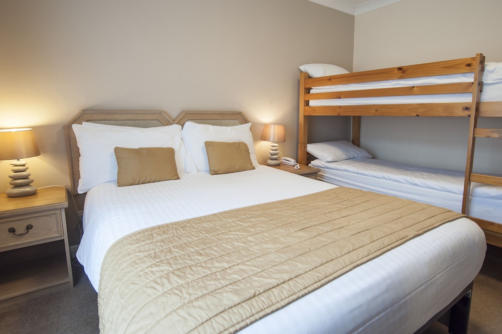 Exeter Court Hotel 17/66