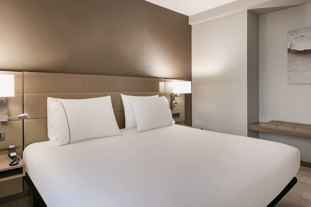 Ac Hotel Los Vascos 11/42