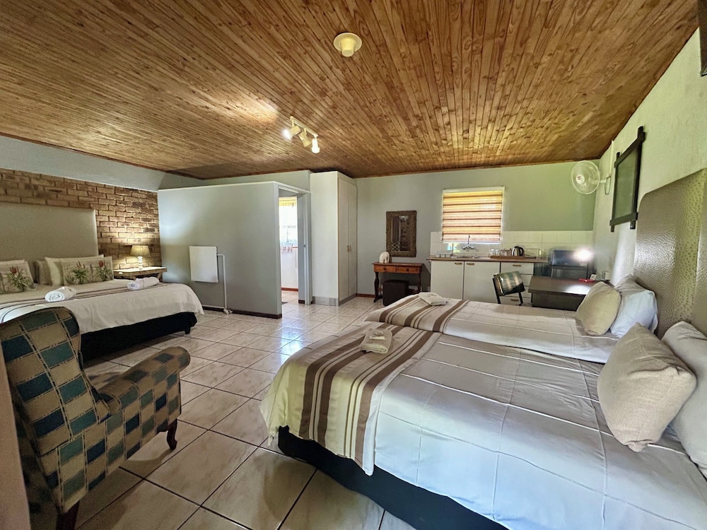 4 Rooms, Family, Queen and Twin Beds 4/10
