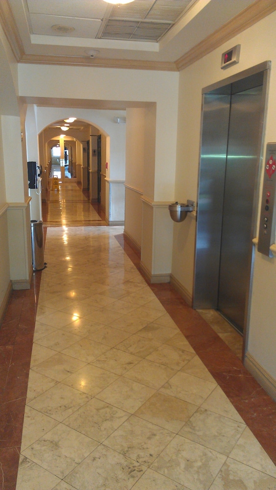 Chateaubleau Hotel 19/61