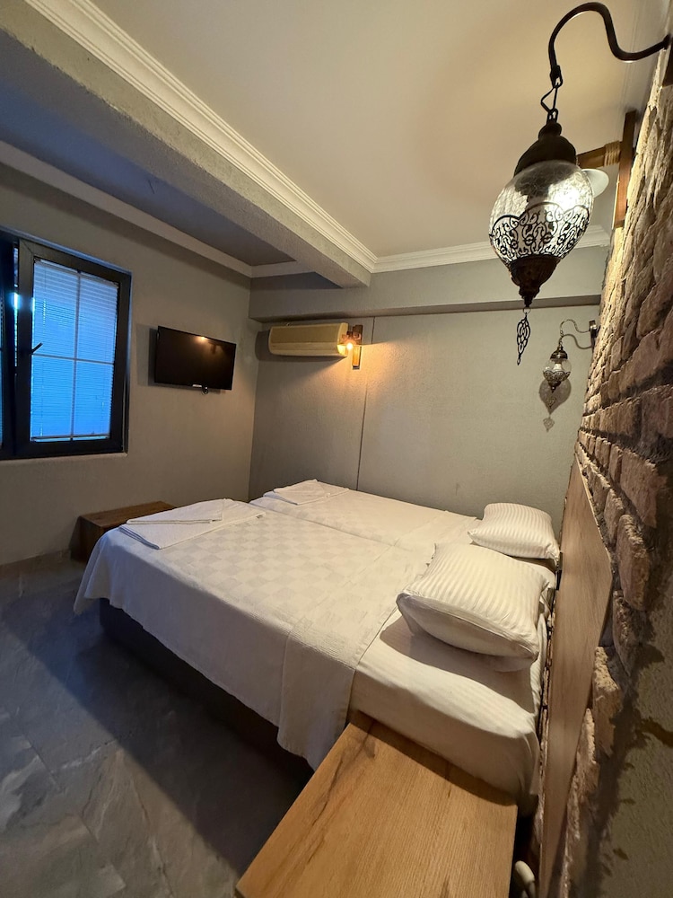Olsen Hotels 16/48