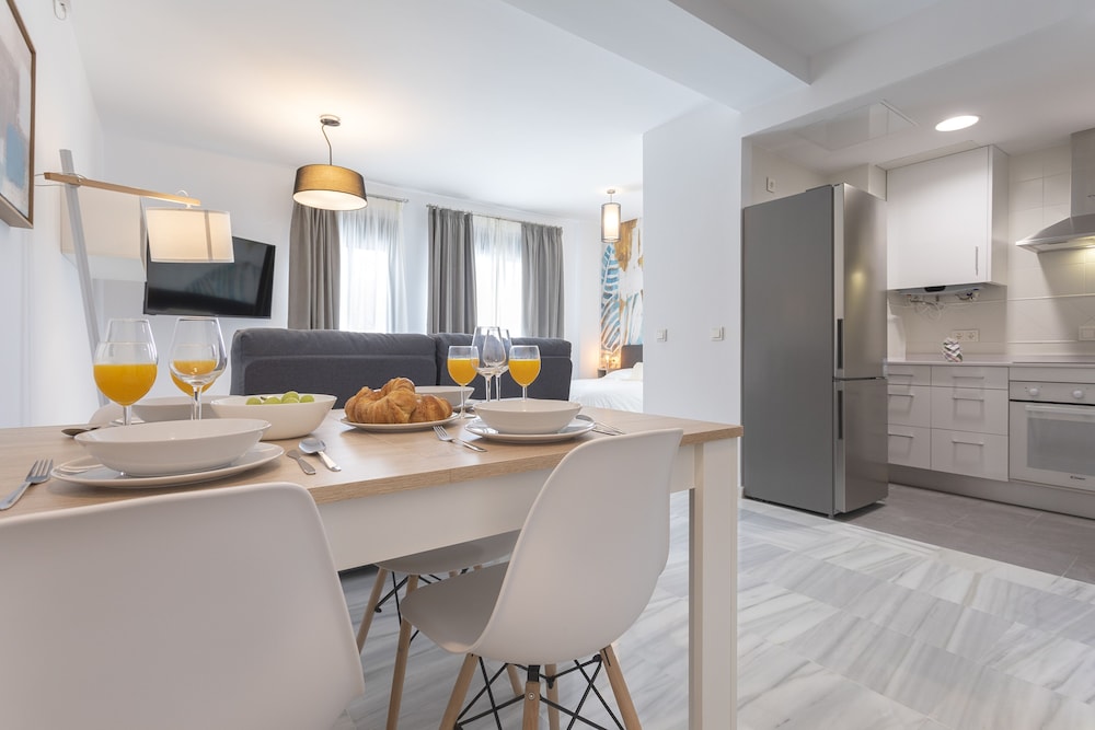 Malaga Rivas 34 Suites Homes 24/48