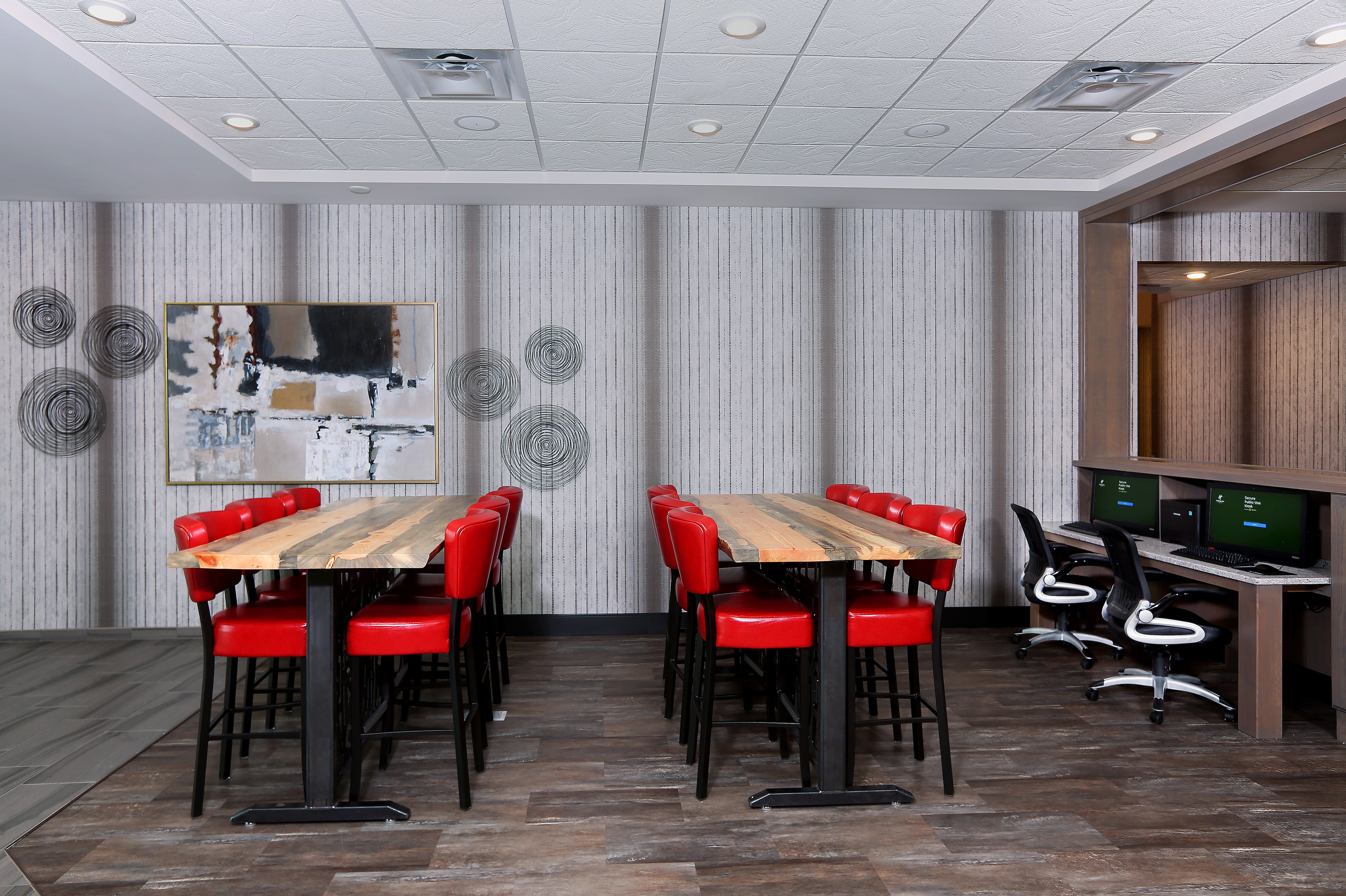 Holiday Inn Hotel And Suites Sioux Falls Airport 51/57