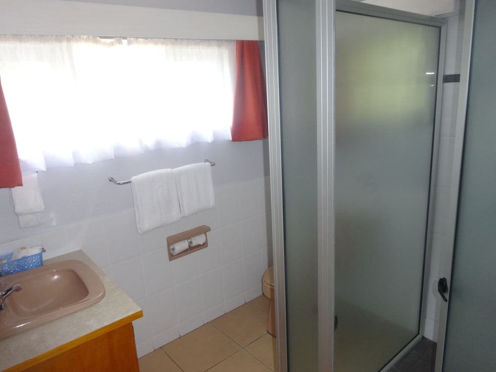 Suva Motor Inn 49/50