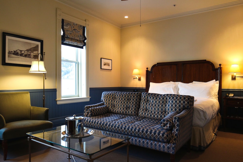 New Sheridan Hotel 24/34