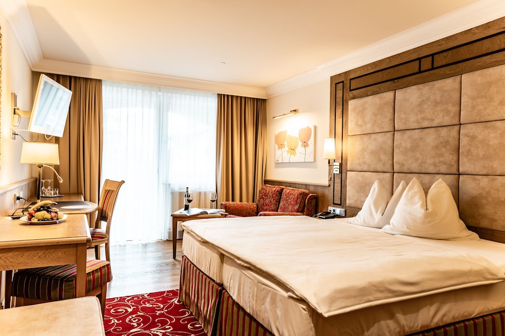 DELUXE, DOUBLE BED