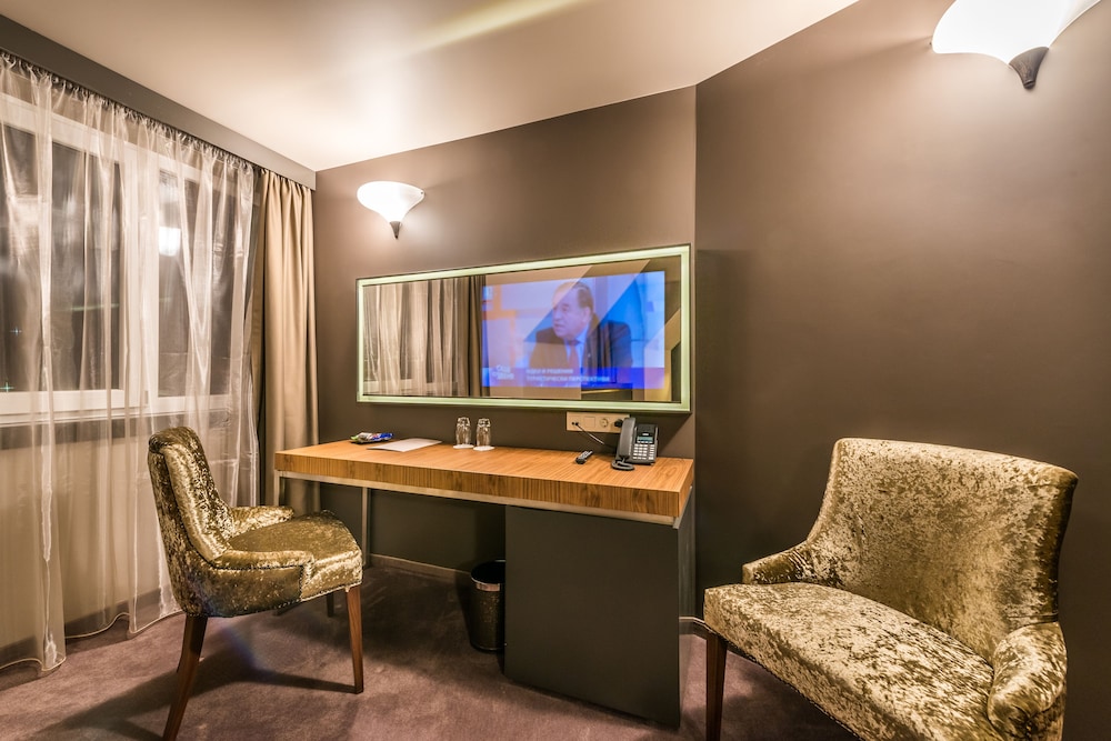 All Seasons Residence Hotel 42/68