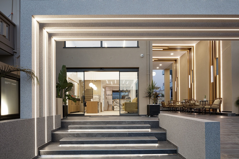 Sapphire Blue Suites 21/87