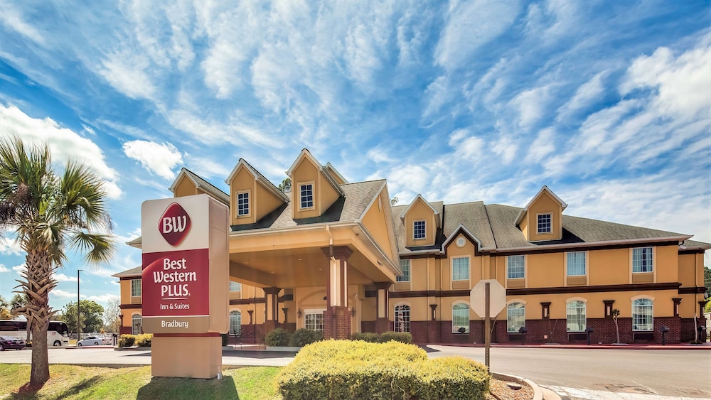 Best Western Plus Bradbury Inn & Suites 1/39