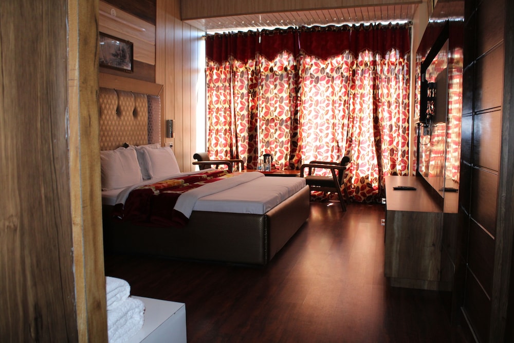 HOTEL PRESIDENT 28/49