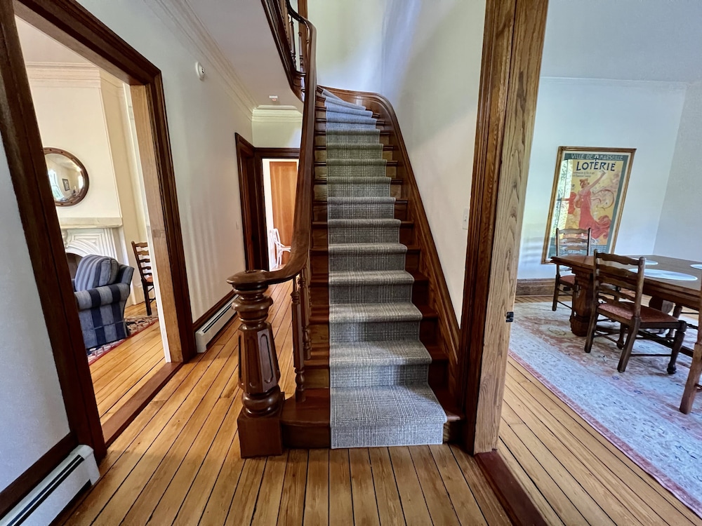 Hill Farm Inn 20/50