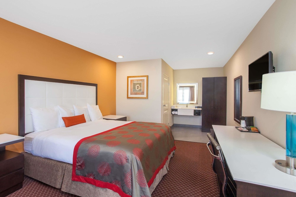 Ramada By Wyndham Culver City 25/49