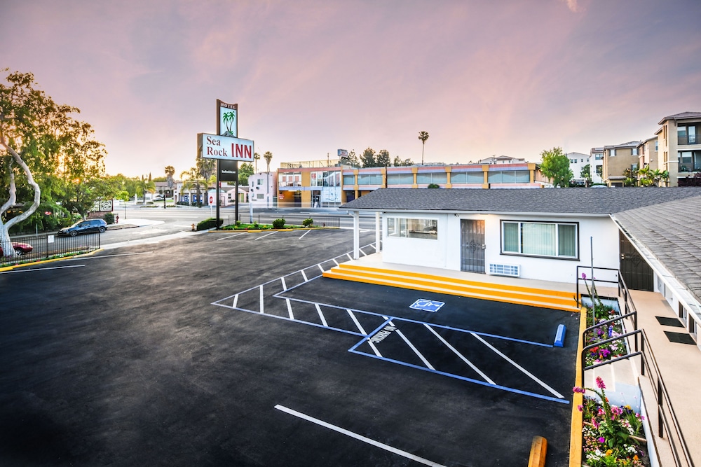 Sea Rock Inn - Long Beach 12/31