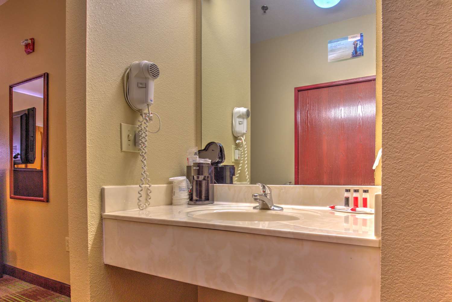 Super 8 by Wyndham Waterloo 1/13
