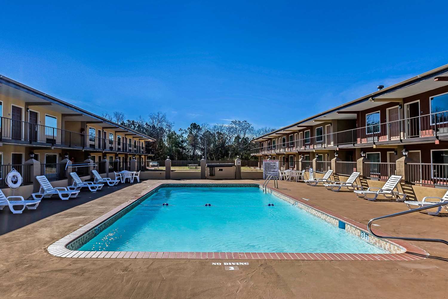 Econo Lodge Lavonia, GA 33/33
