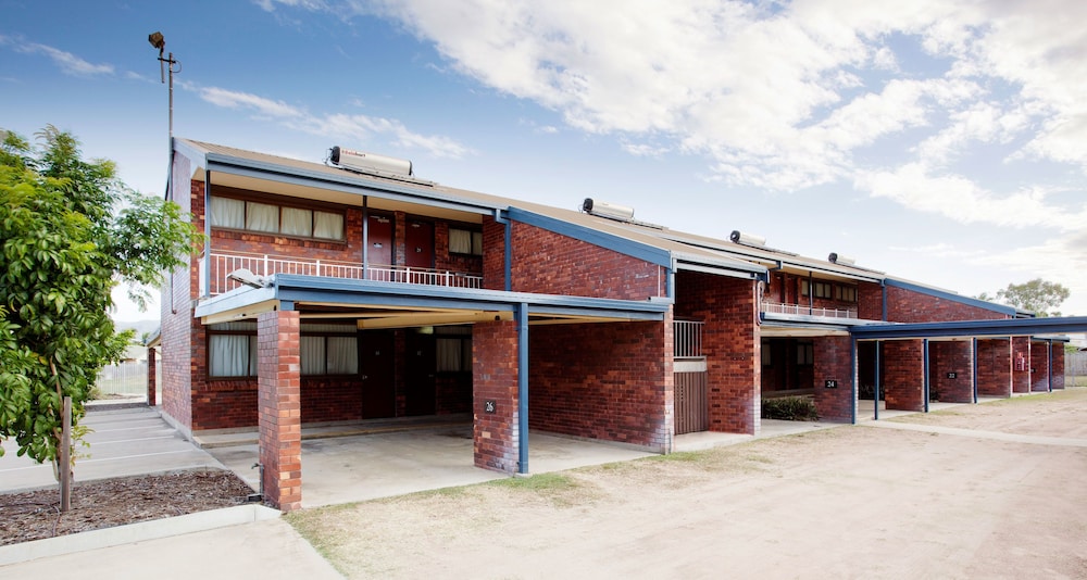 Vale Hotel 7/42