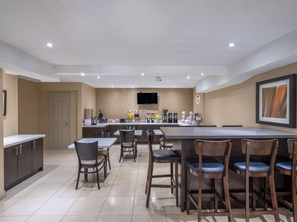 Super 8 by Wyndham Toronto East ON 30/50