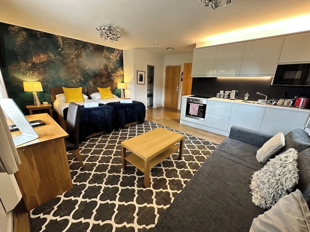 Churchill Court Hotel 36/59
