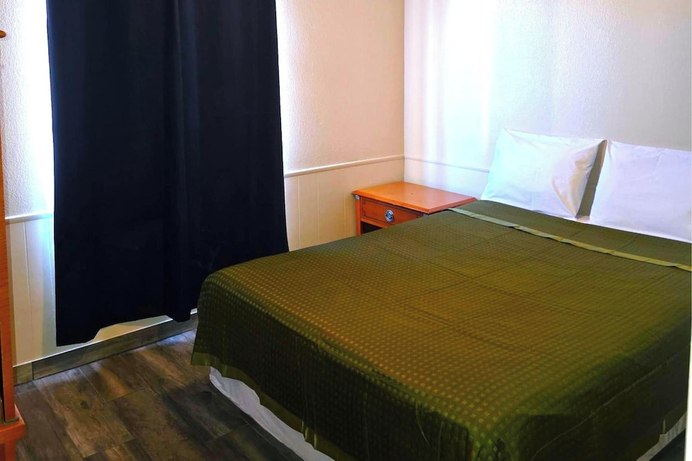 شقة بسرير كوين بغرفة نوم واحدة بمطبخ