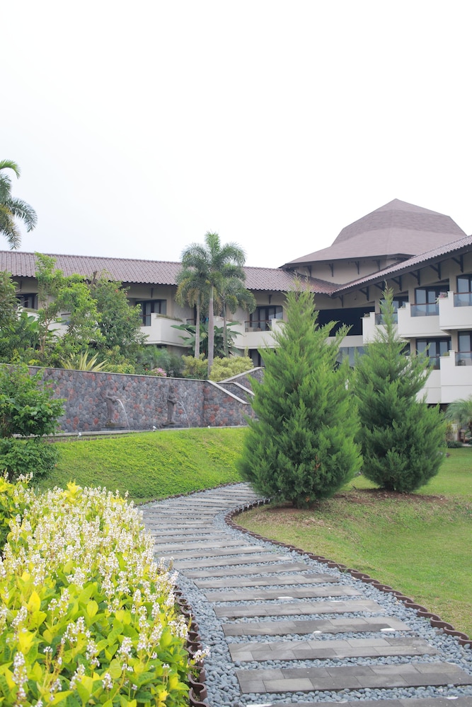 The Singhasari Resort 74/77