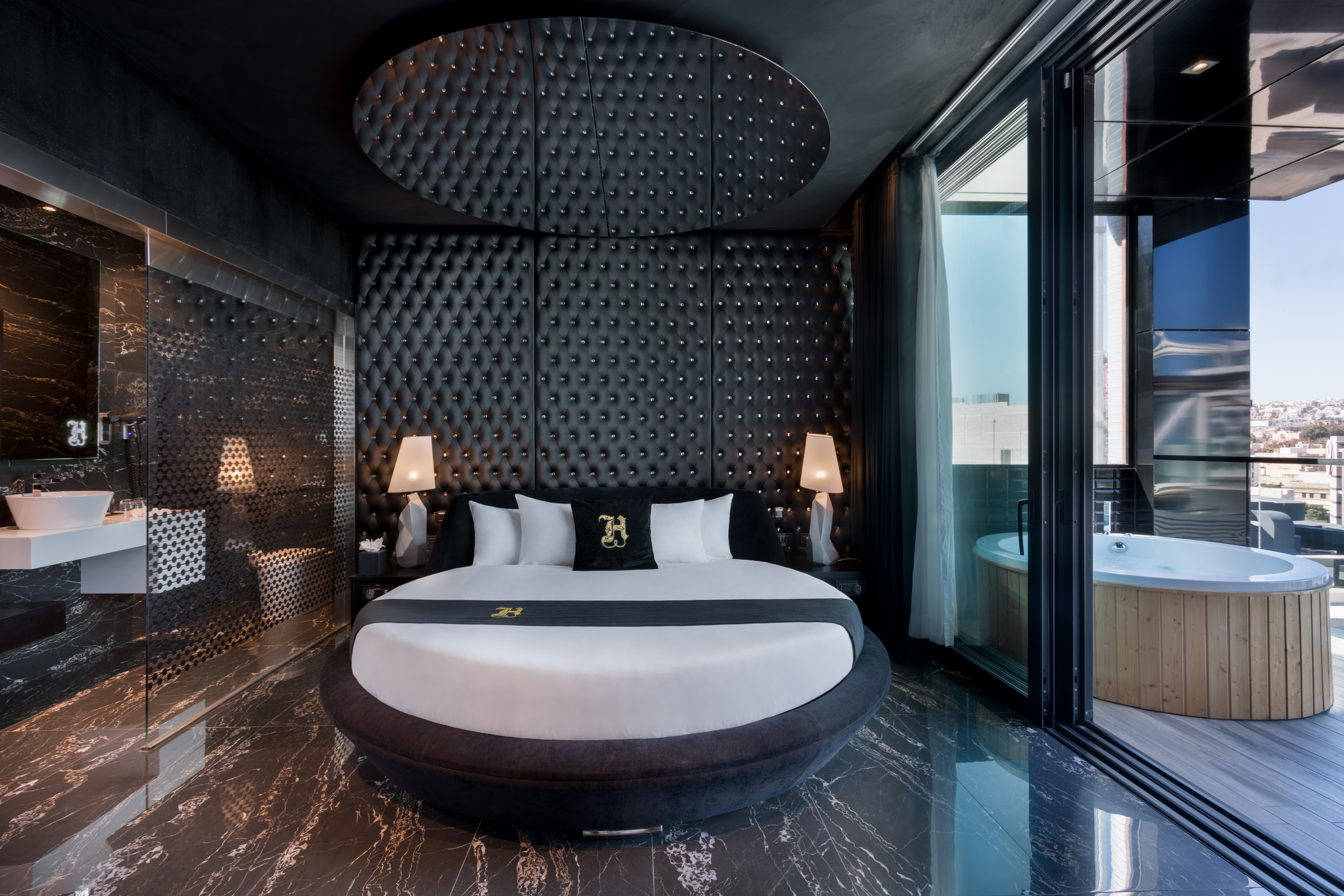 Signature, Spa, Suite