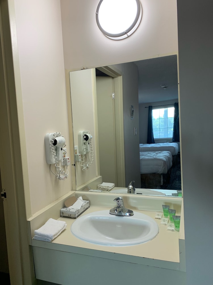 The Universal Inn And Suites 62/67