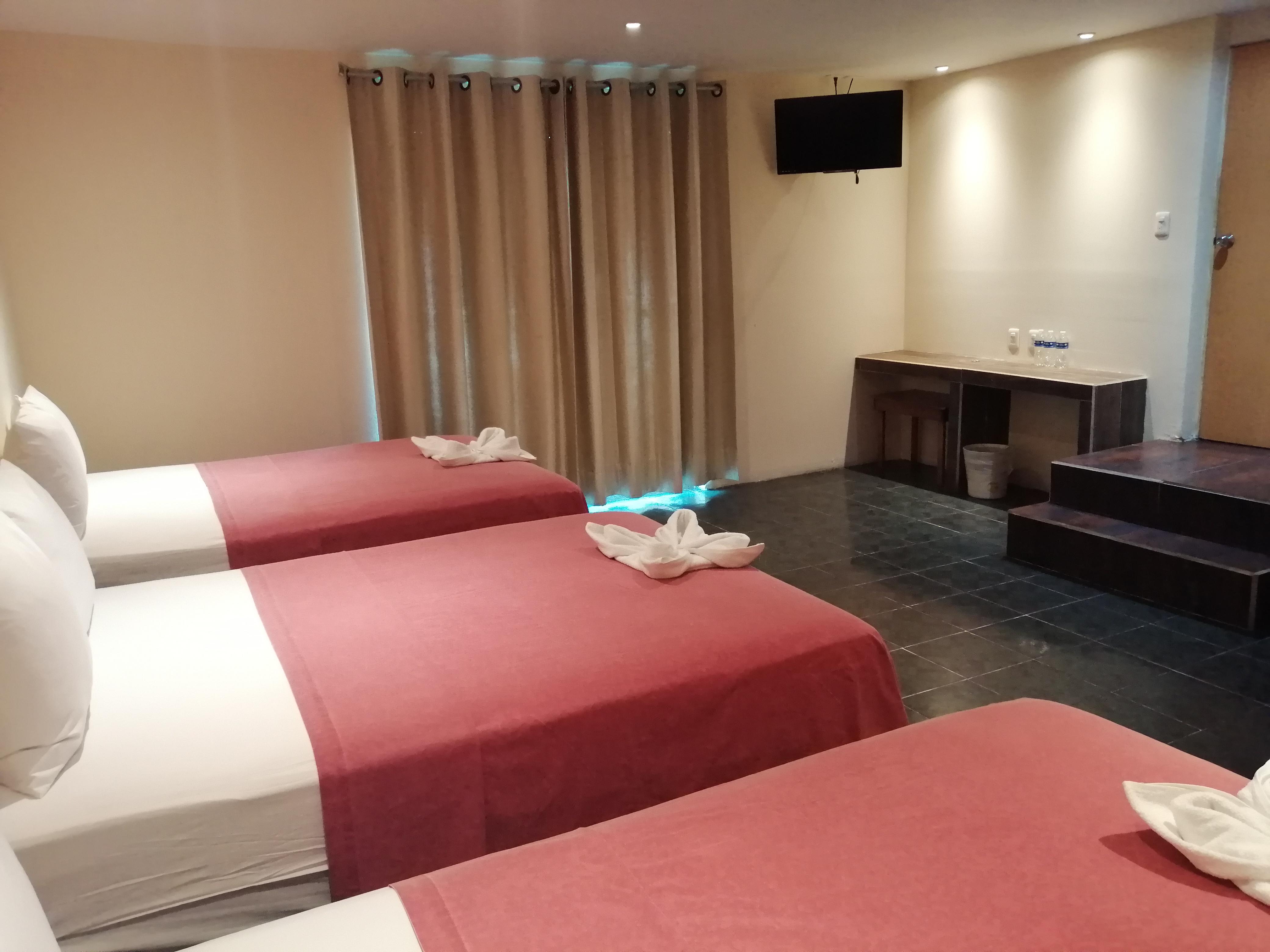 غرفة قياسية ثلاثية بسرير مزدوج، Hotel Ashly 5/7