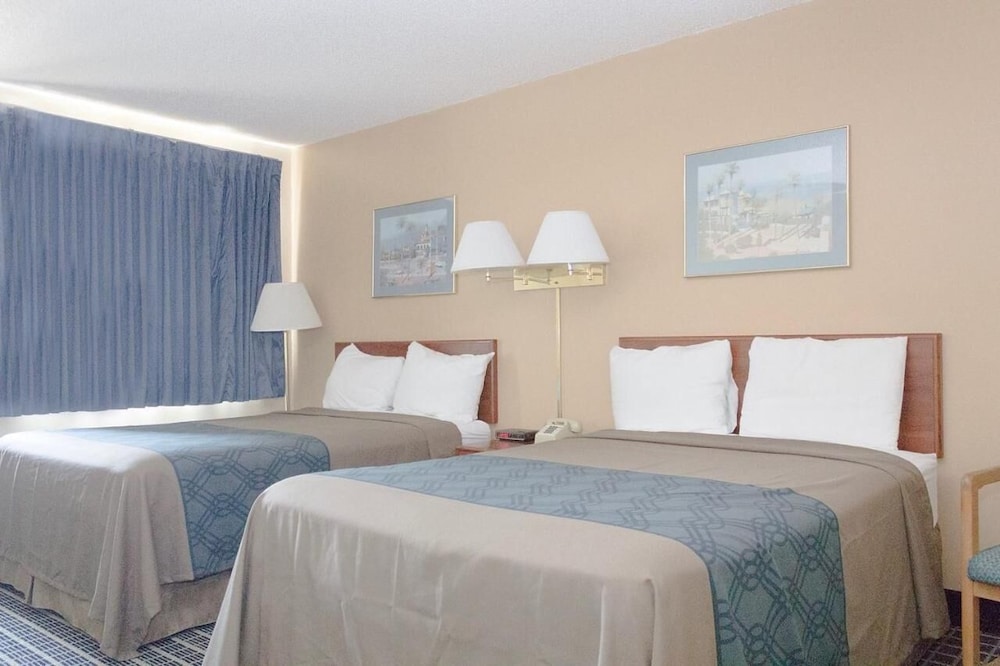 Hometown Inn Suites 18/50