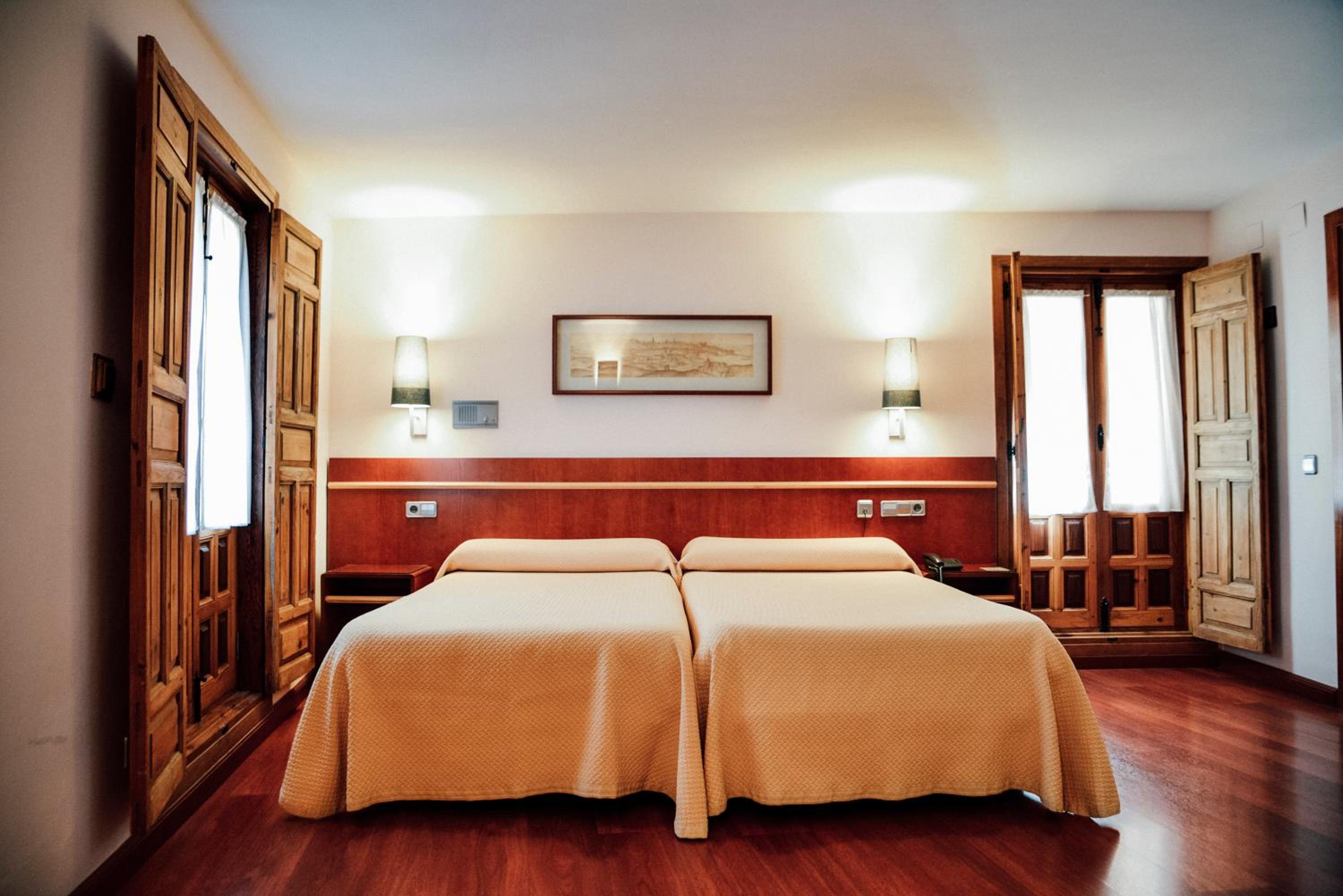 Superior, Twin Beds, Cathedral View