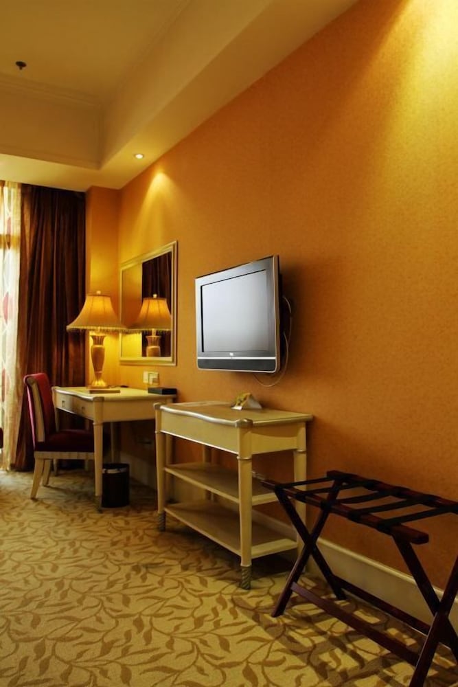 Nanjing Suning Universal Hotel 33/38