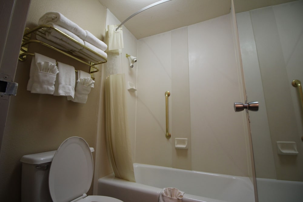 Magnuson Grand Hotel and Conference Center Tyler 19/59