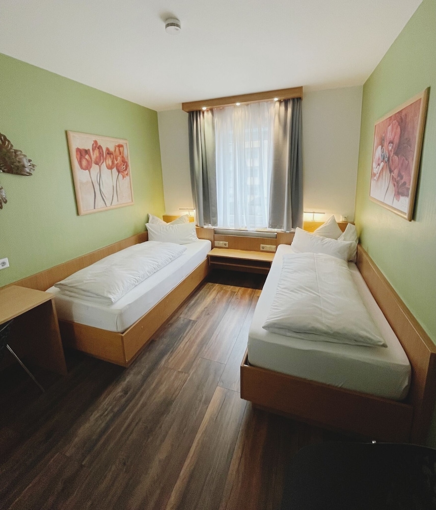 Europa Hotel 12/30