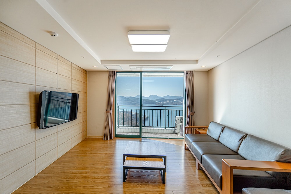 Cheongpung Resort 24/50