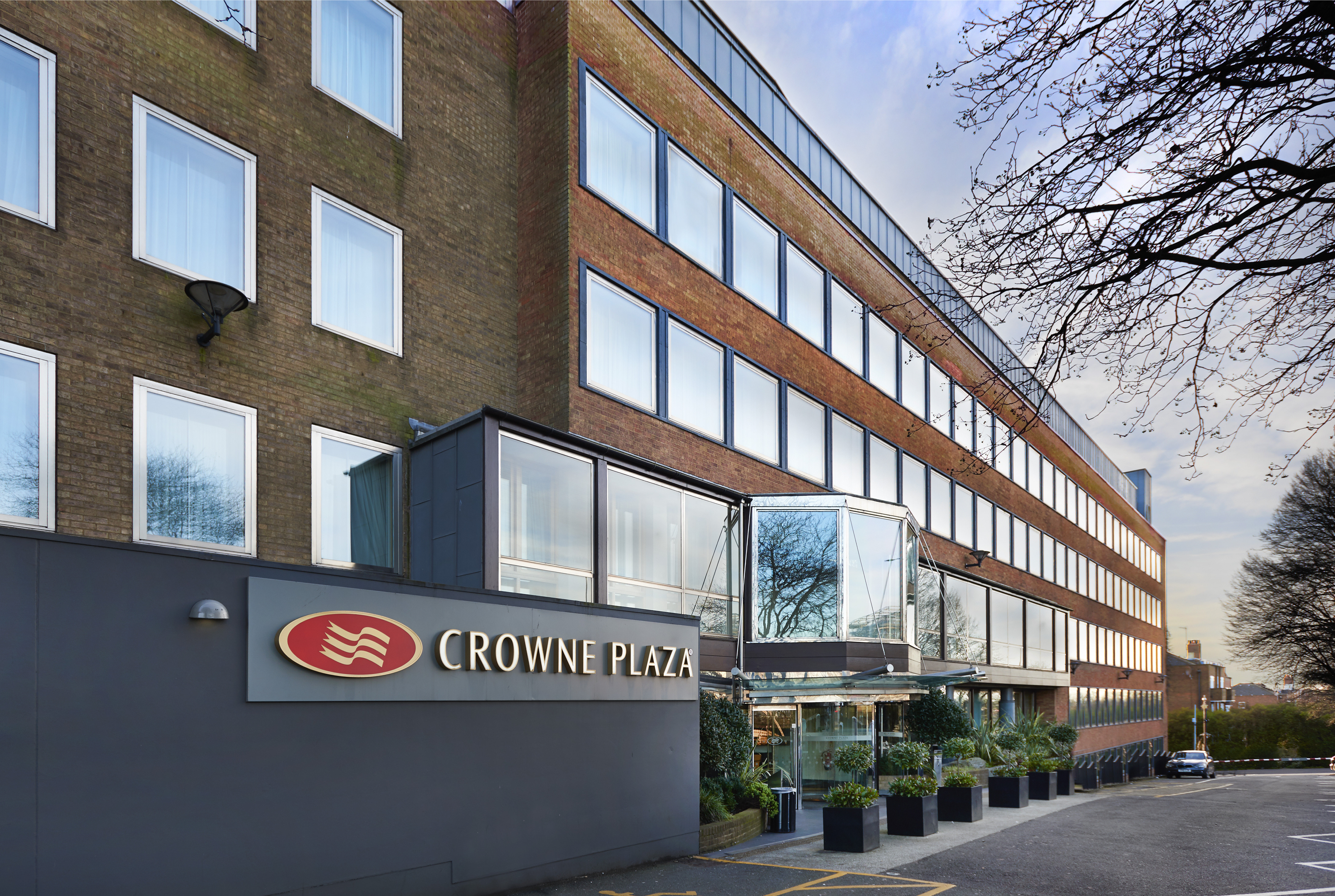 Crowne Plaza Ealing 72/76