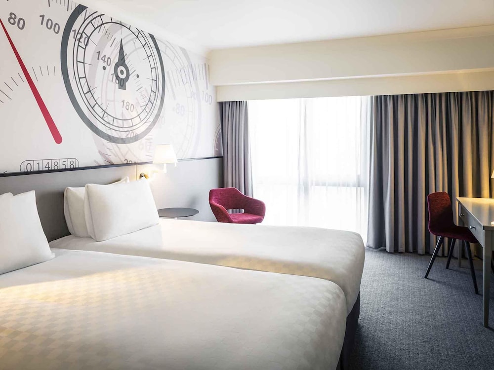 Mercure Dartford Brands Hatch Hotel & Spa 12/50