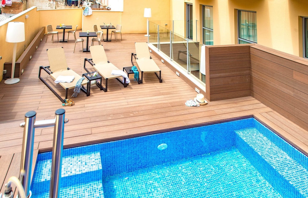 Arya Stadium Hotel 46/68