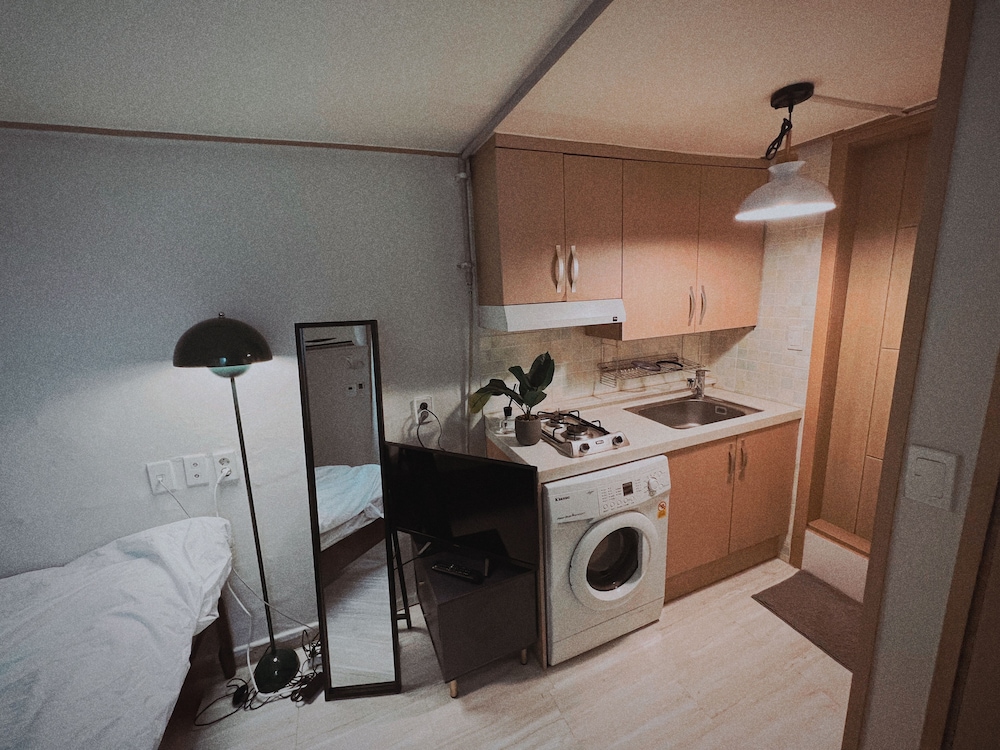 JNINE Guest House 56/59