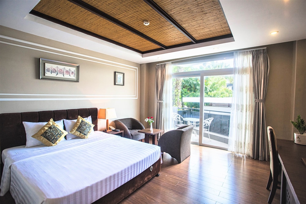 SUPERIOR, DOUBLE BED, GARDEN VIEW