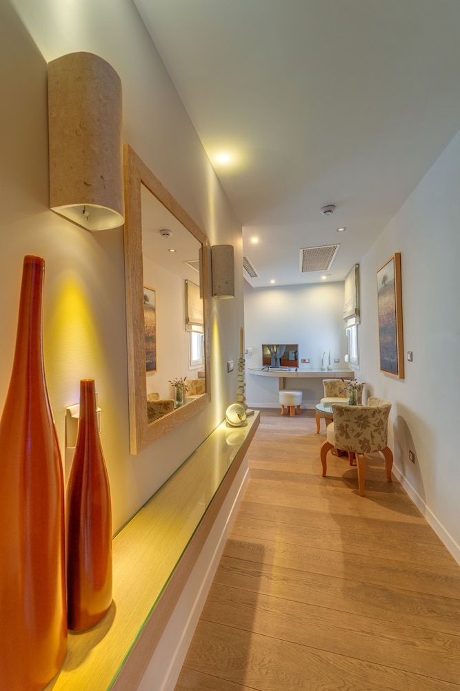 Nissaki Beach Hotel 36/63