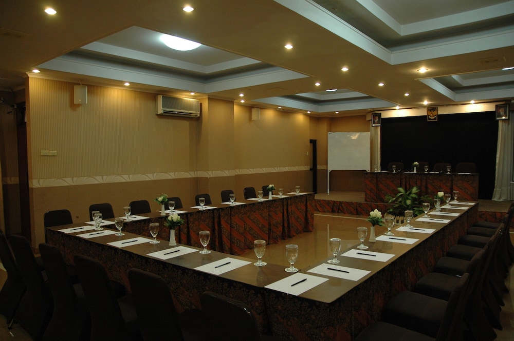 Riyadi Palace Hotel 46/61