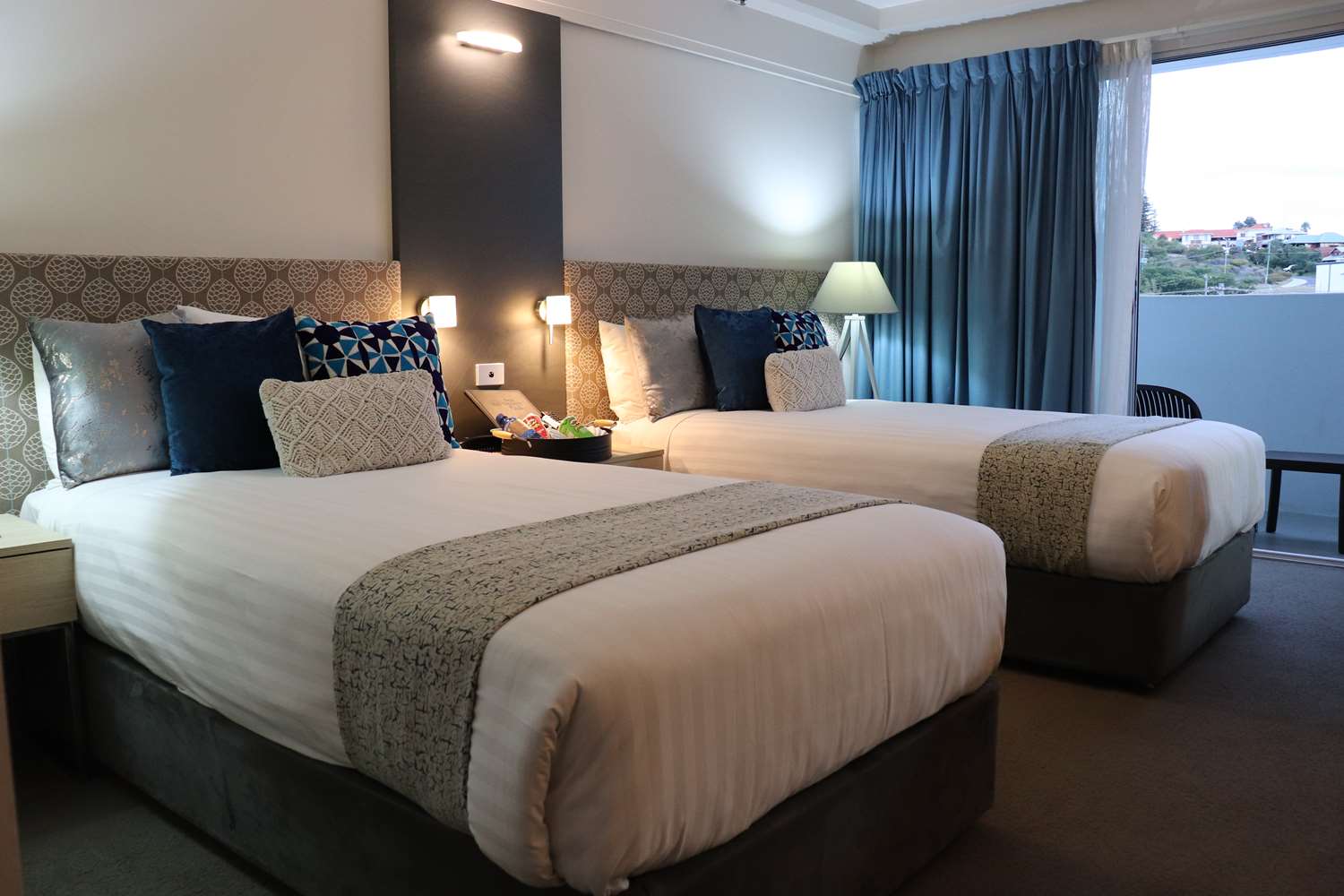 Standard, 1 Queen and 1 Single Bed, Balcony