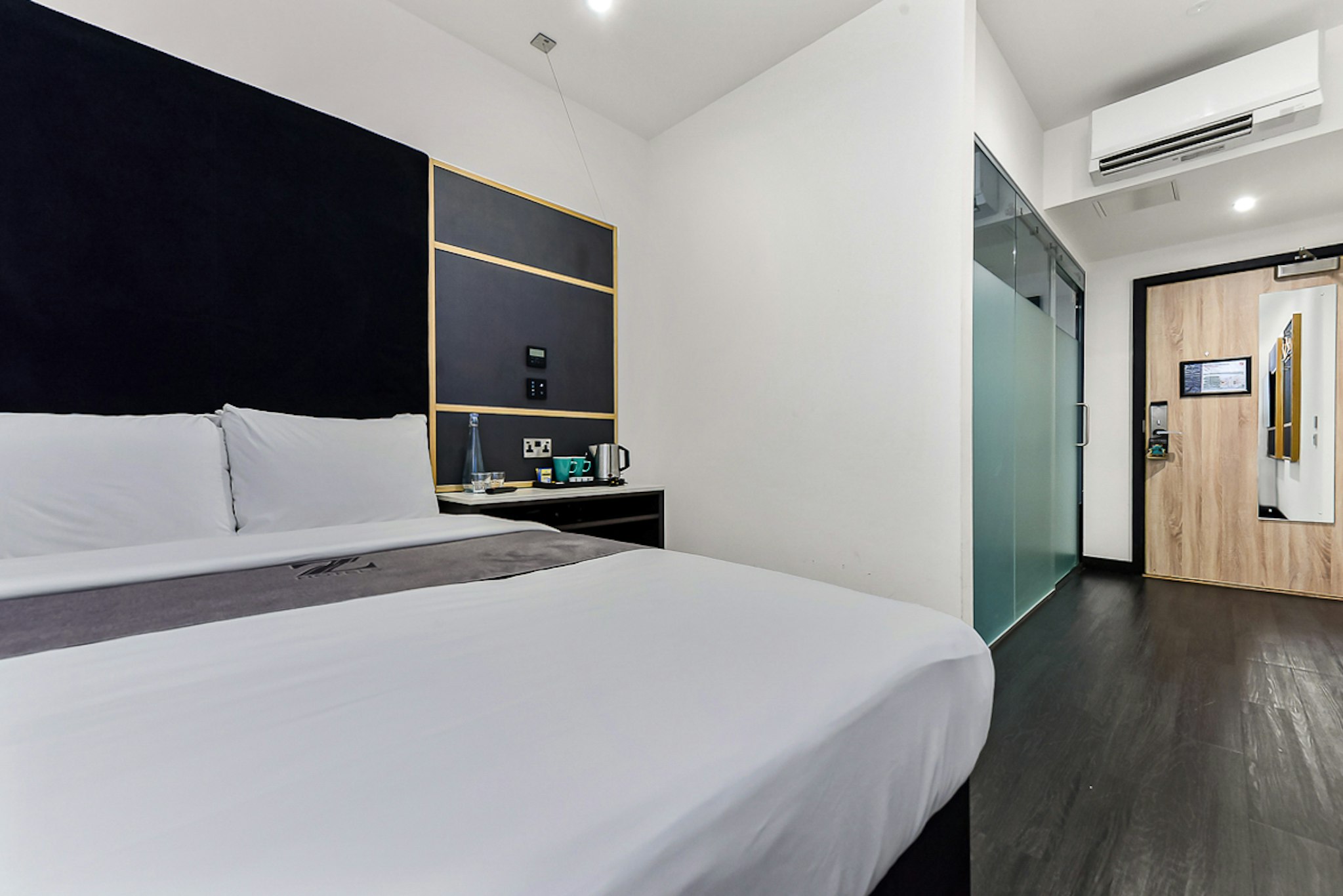 The Z Hotel Strand 5/25
