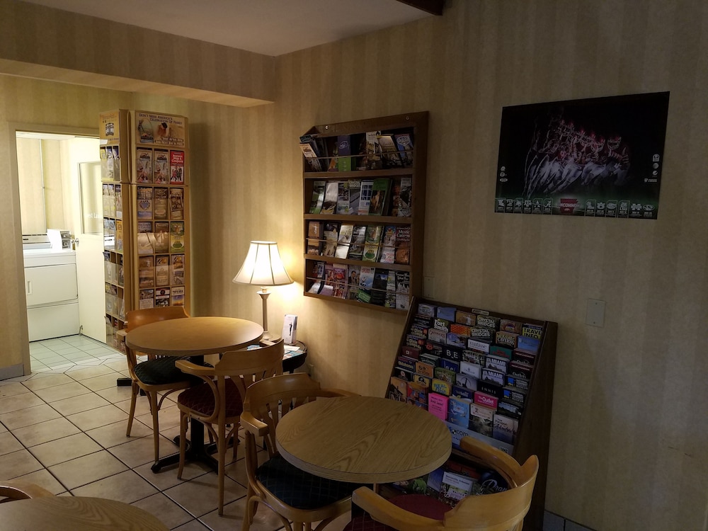 Super 8 By Wyndham Bentonville 37/59