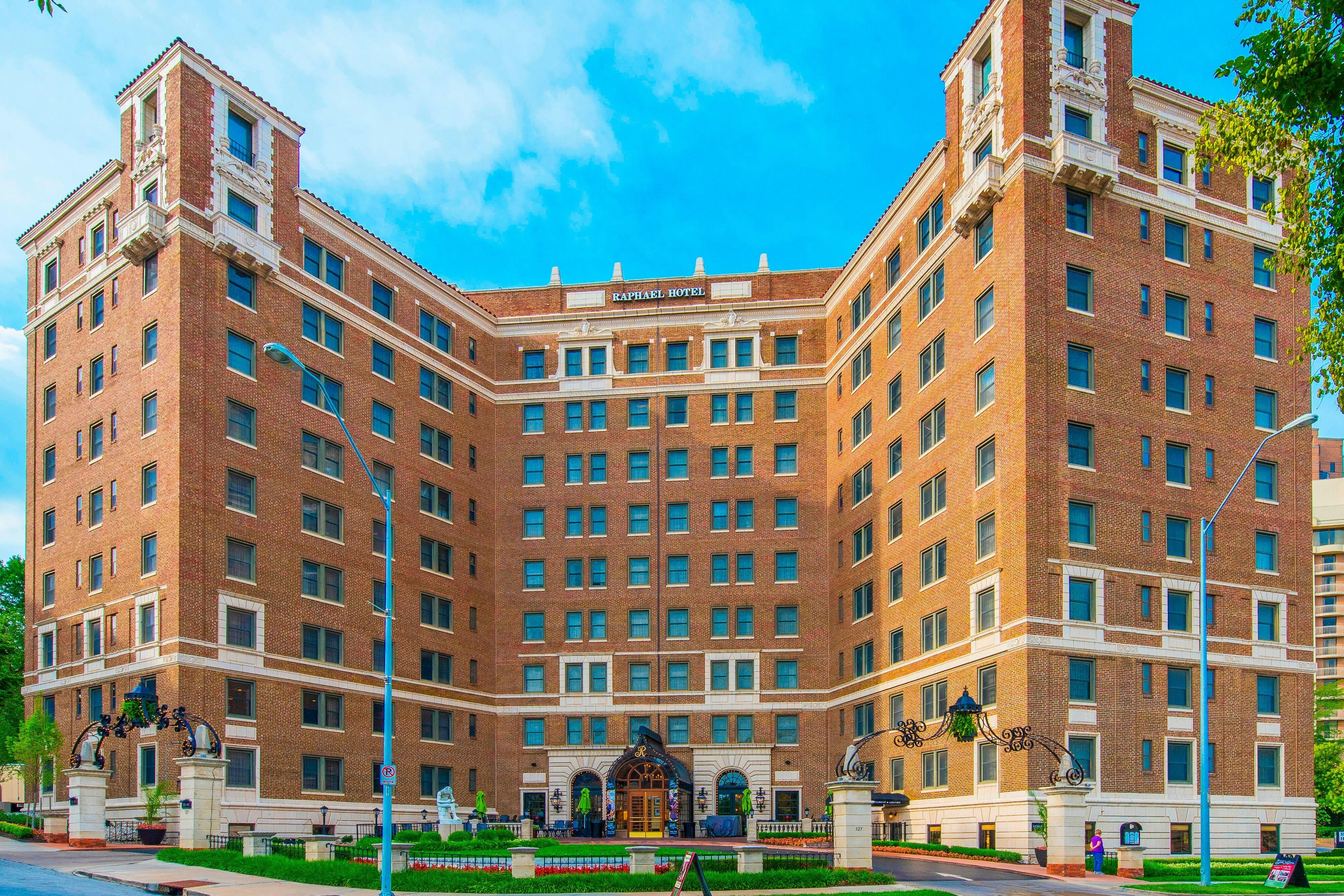 The Raphael Hotel Autograph Collection 31/33