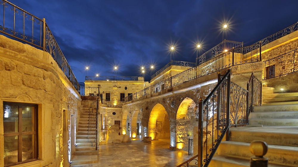 Golden Cave Suites 54/55