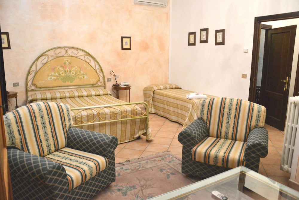 La Loggia Villa Gloria 42/68