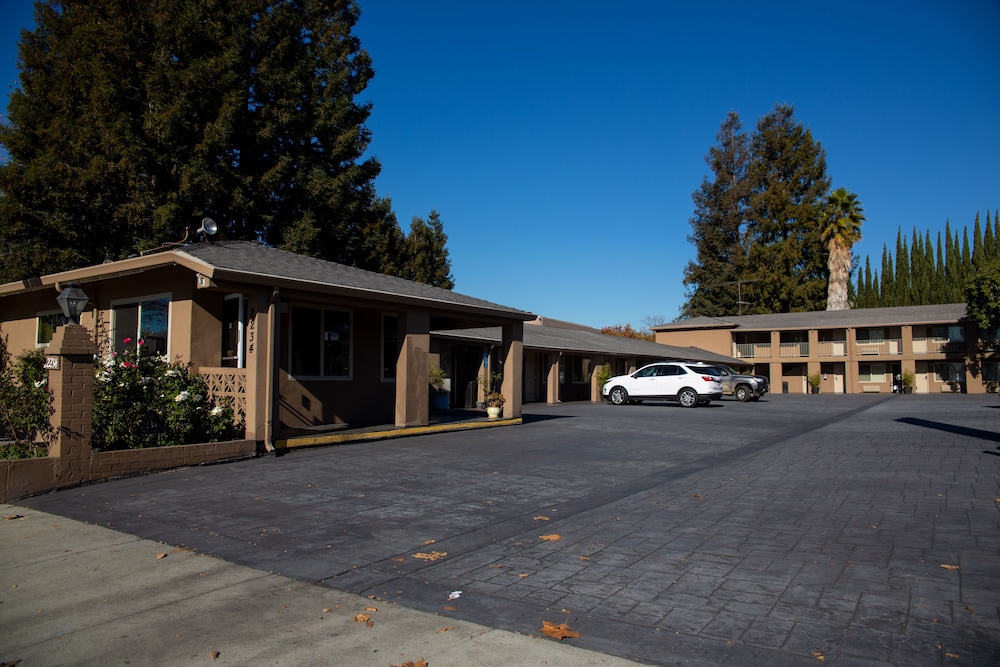 Sterling Inn 45/53