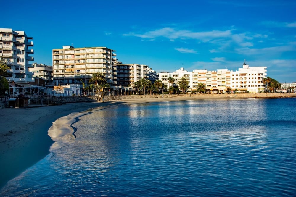 Santa Eulalia Hostal 38/44